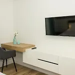 Modern Seaside Retreat 1bd By Flat Mаnager Apartment