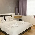 Modern Seaside Retreat 1bd By Flat Mаnager Warna